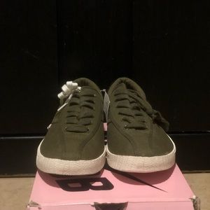 Tretorn classic green perfect for fall